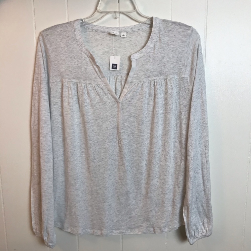 GAP NWT LONG SLEEVE PLEATED TOP W/SPLIT NECKLINE